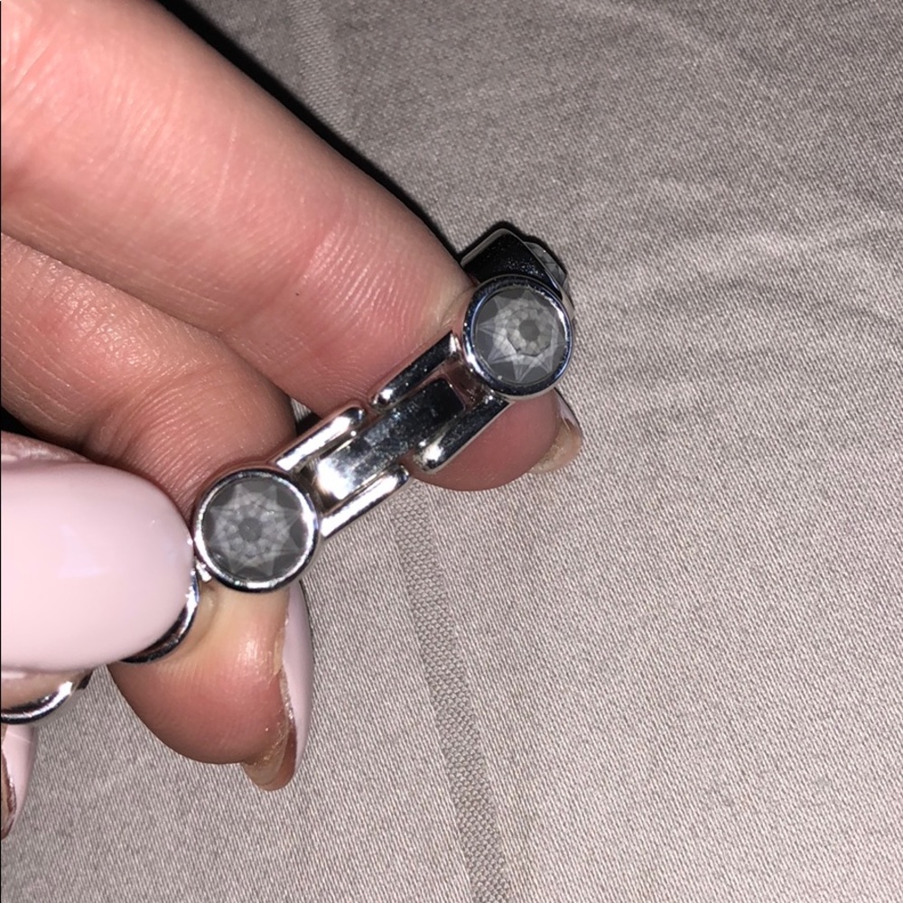 Grey boutique beaded bracelet great condition - Picture 5 of 6